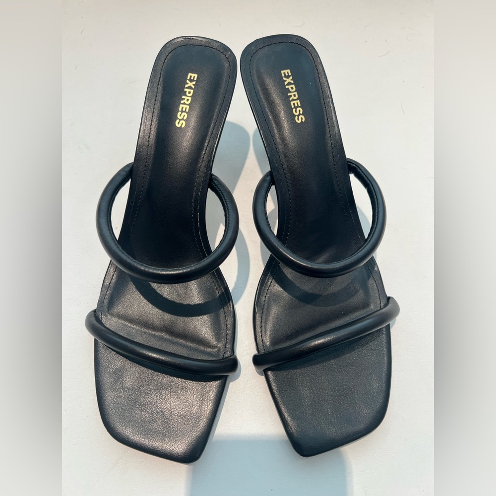 Express Heels - Picture 2 of 4